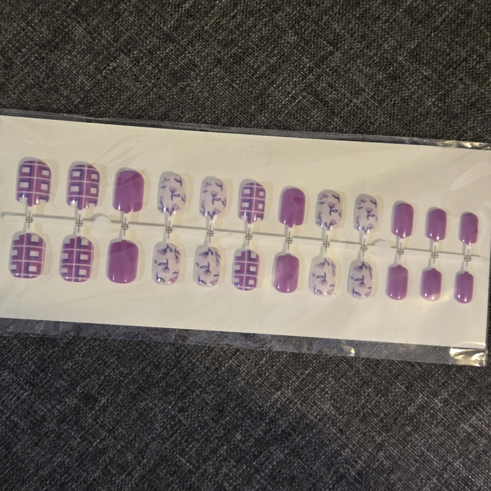 Purple Patterned Press-On Nails - Picture 6 of 6
